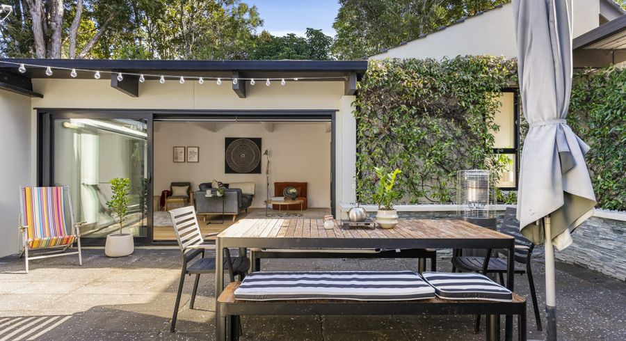  at 22 Barlow Place, Chatswood, Auckland