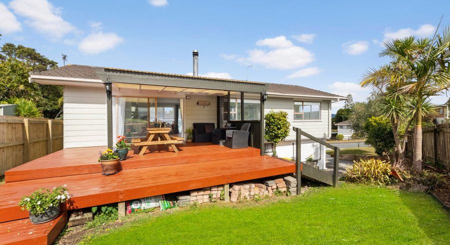  at 6 Waari Avenue, Sunnyvale, Waitakere City, Auckland