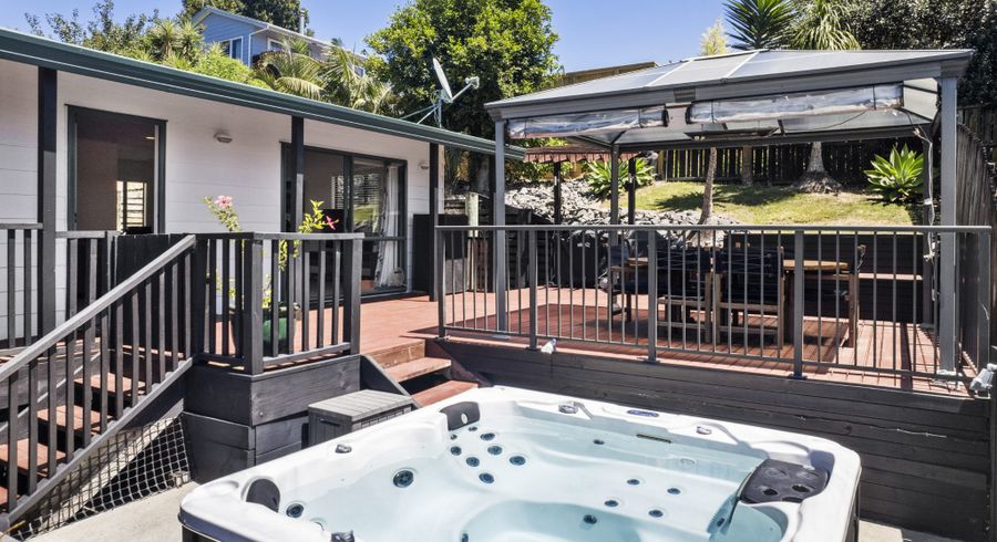  at 2/83 Vandeleur Avenue, Birkdale, Auckland