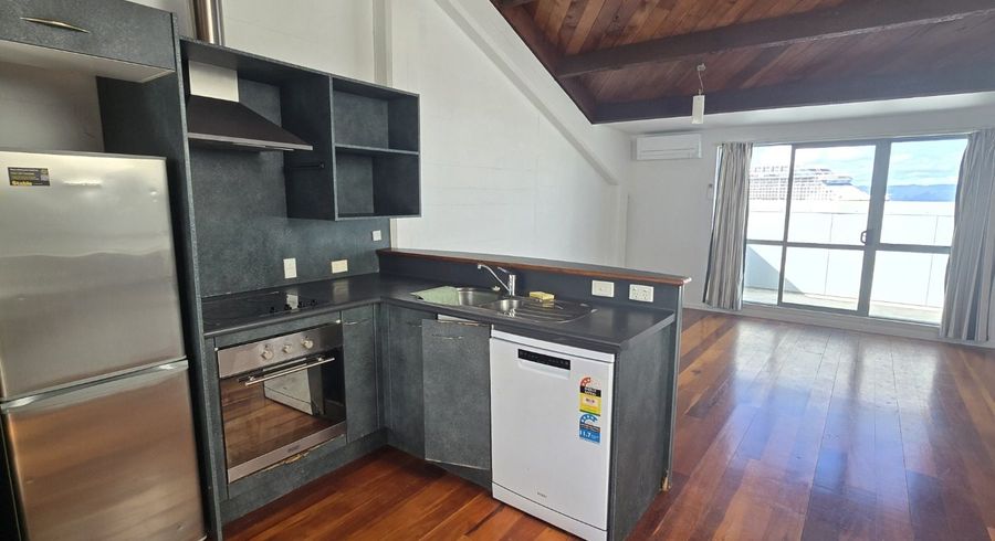  at 8/220 Thorndon Quay , Thorndon, Wellington, Wellington