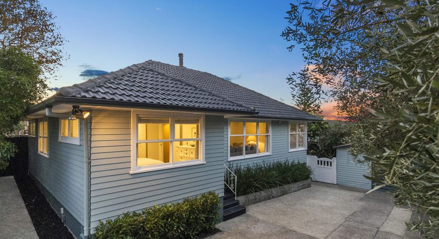  at 1/54 Fairclough Road, Beach Haven, Auckland