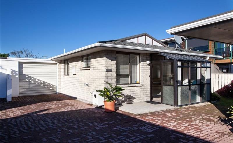  at 2/504 Devon Street East, Strandon, New Plymouth