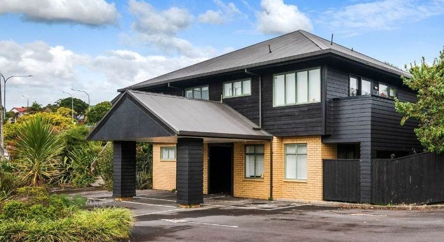  at 2C/108 Unsworth Drive, Unsworth Heights, North Shore City, Auckland