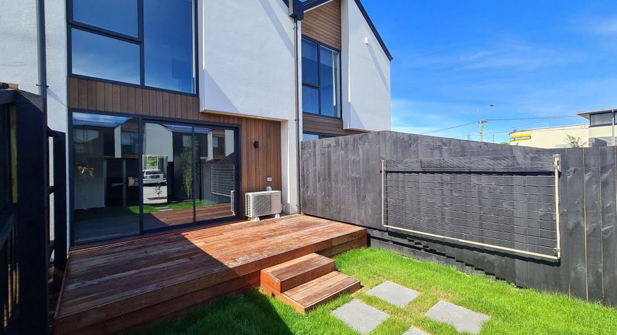  at 2/27 New Brighton Road, Shirley, Christchurch City, Canterbury