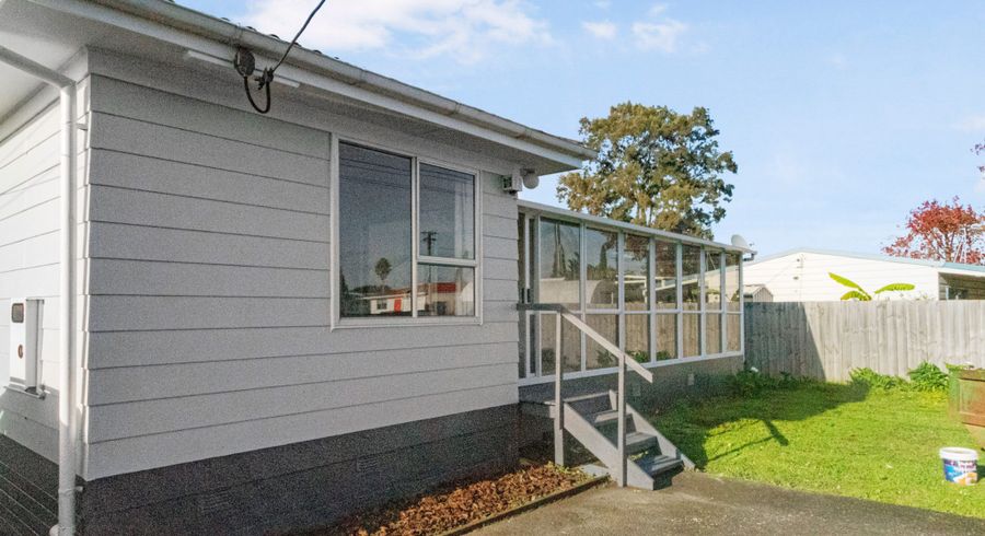  at 122 Bruce Maclaren Road, Henderson, Waitakere City, Auckland