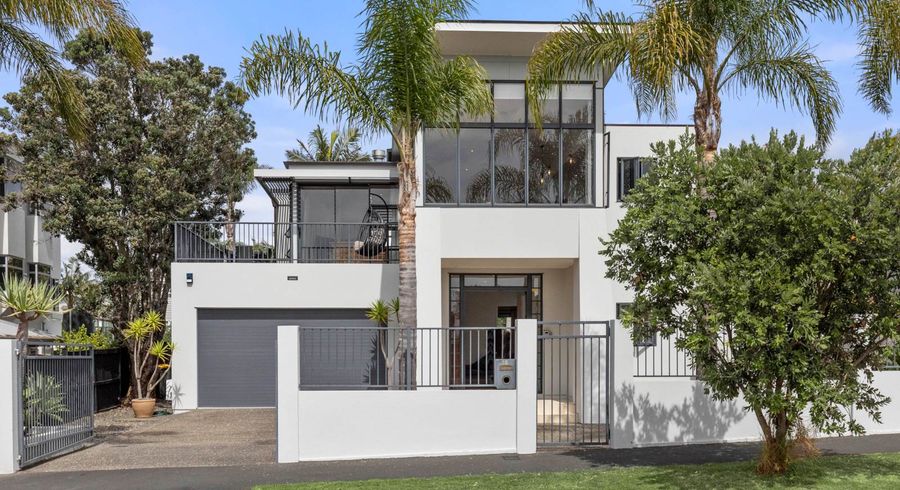  at 15 Hamana Street, Narrow Neck, Auckland