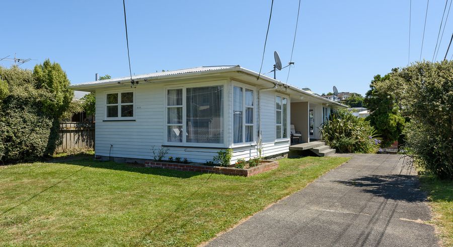  at 11A Oswald Crescent, Paparangi, Wellington