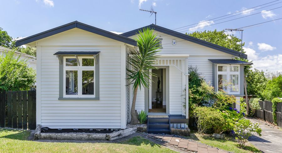  at 32 Clayburn Road, Glen Eden, Auckland