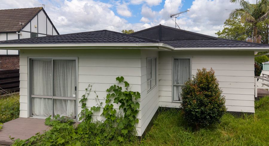  at 2/21 Challen Close, Conifer Grove, Papakura, Auckland