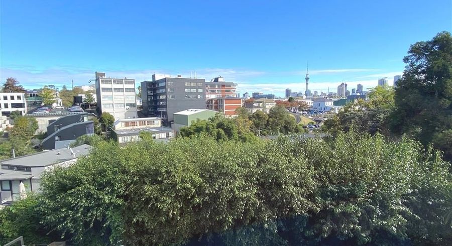  at 2/28 St Georges Bay Road, Parnell, Auckland City, Auckland