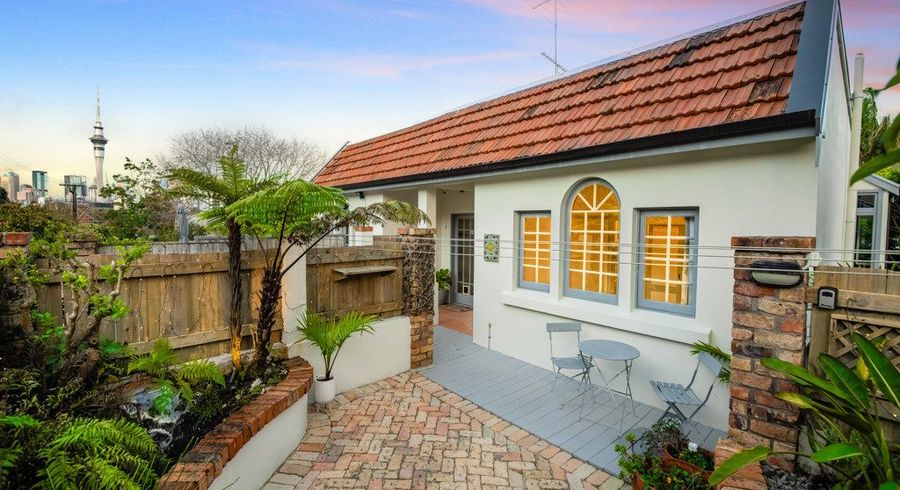  at 2/39 Anglesea Street, Freemans Bay, Auckland City, Auckland