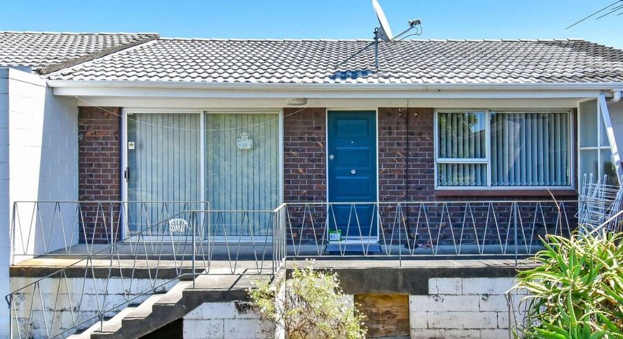  at 2/49A Landon Avenue, Mangere East, Manukau City, Auckland