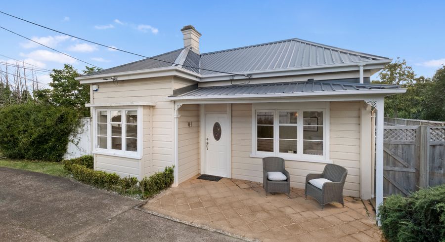  at 1/192 Queen Street, Northcote Point, Auckland