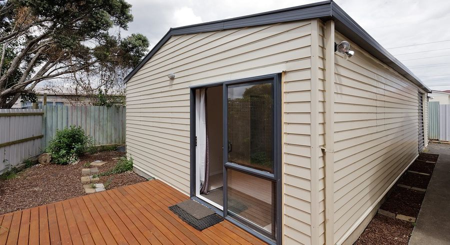  at 5 Julian Place, Otara, Auckland