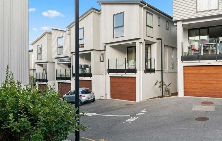  at 9/10 Silver Moon Road, Albany, North Shore City, Auckland