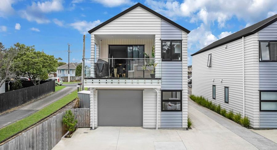  at 2/42 Woodside Road, Massey, Waitakere City, Auckland