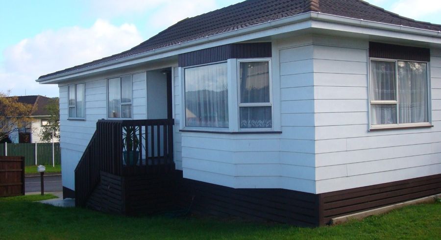  at 7 Tudor Road, Henderson, Waitakere City, Auckland