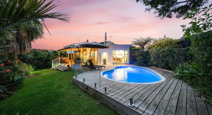  at 6 Tipene Place, Meadowbank, Auckland