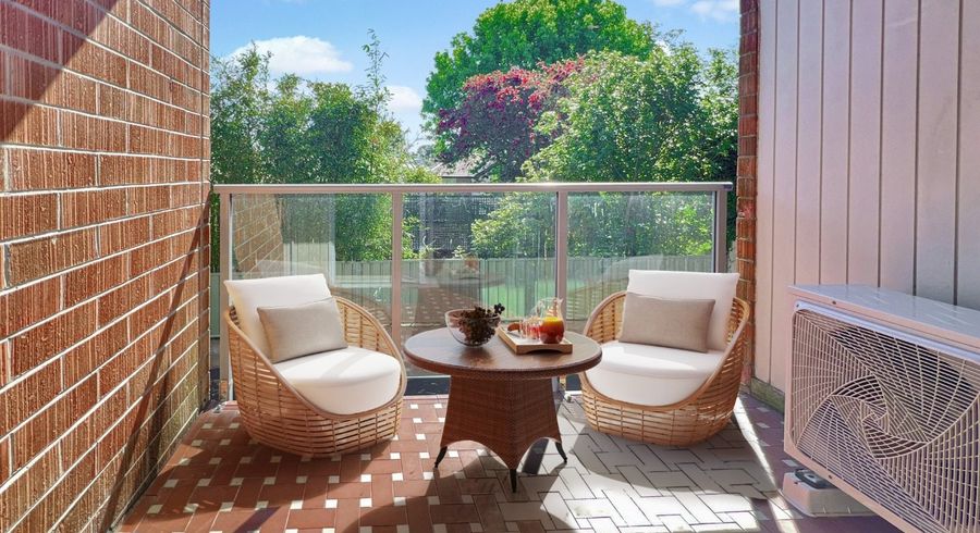  at 9/81 Lake Road, Belmont, North Shore City, Auckland