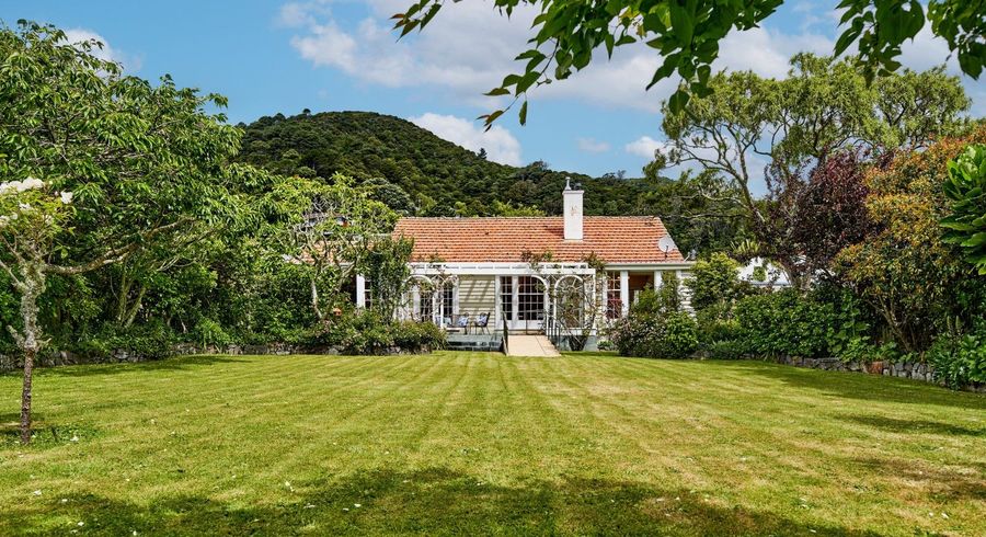  at 3 Cheviot Road, Lowry Bay, Lower Hutt