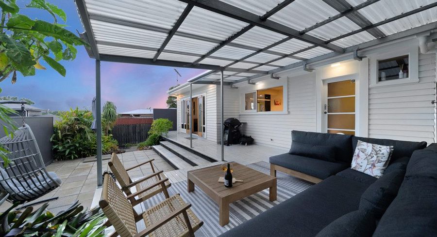  at 11 Bradbury Road, Botany Downs, Manukau City, Auckland