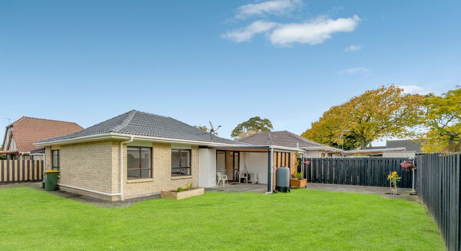  at 2/16 Kindergarten Drive, Conifer Grove, Papakura, Auckland