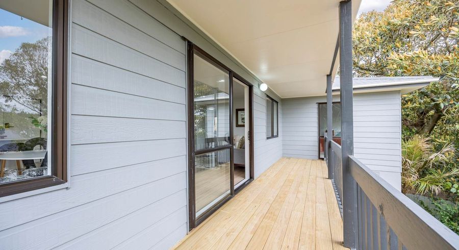  at 2/16 Mistletoe Place, Browns Bay, Auckland