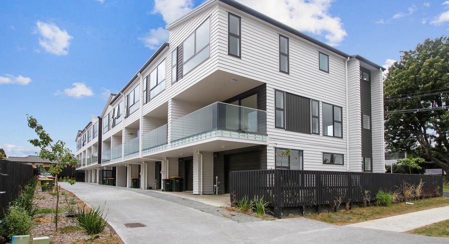  at 2 Fairview Road, Papatoetoe, Manukau City, Auckland