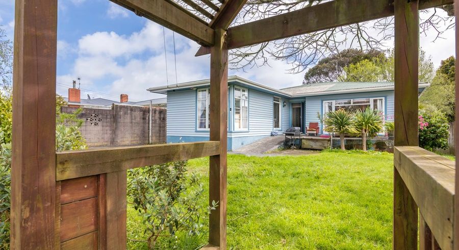  at 18 Geneva Place, Blockhouse Bay, Auckland