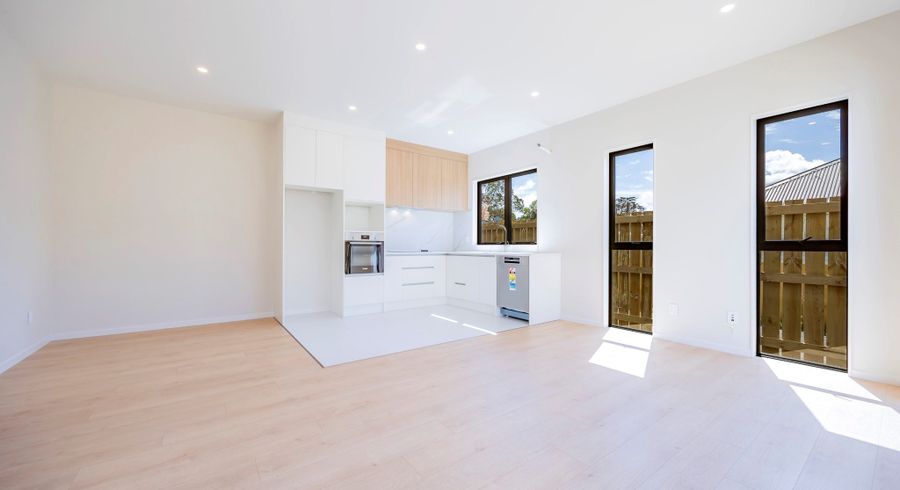  at 2/62 Woodside Road, Massey, Waitakere City, Auckland