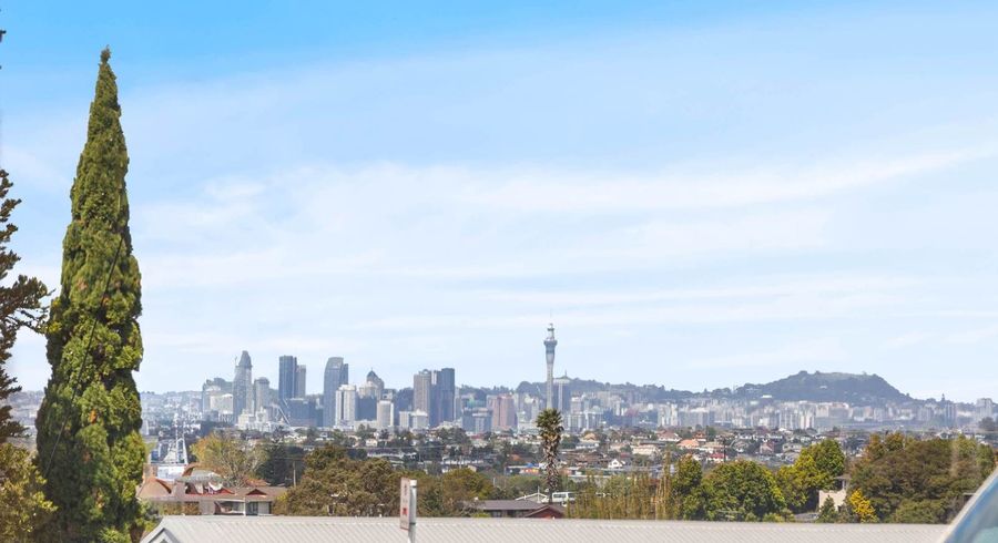  at 118 Sunset Road, Unsworth Heights, North Shore City, Auckland