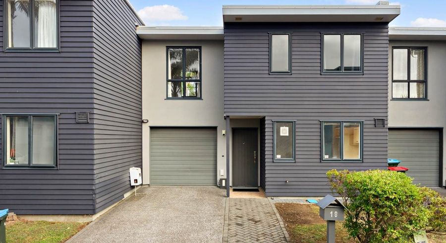  at 18 Saintly Lane, Avondale, Auckland City, Auckland