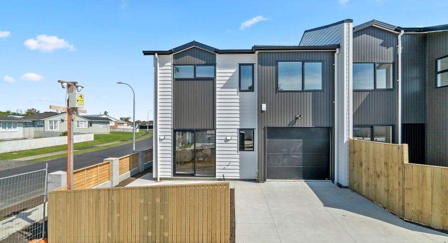  at 12A Windrush Close, Mangere, Auckland