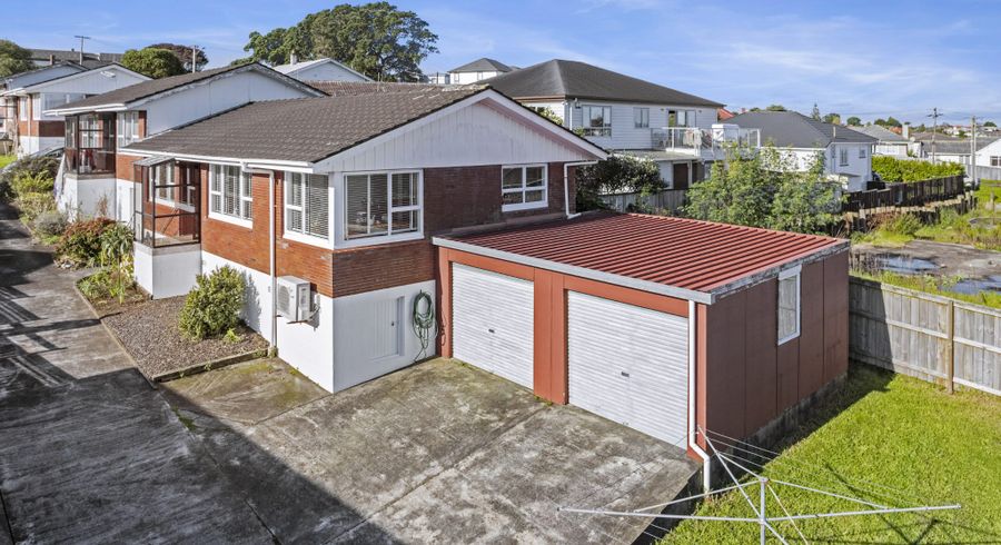  at 4/19 Hayr Road, Three Kings, Auckland