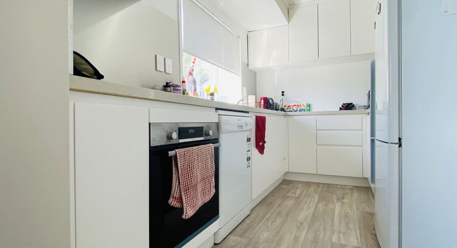  at 2/18 Elliott Avenue, Bayview, North Shore City, Auckland