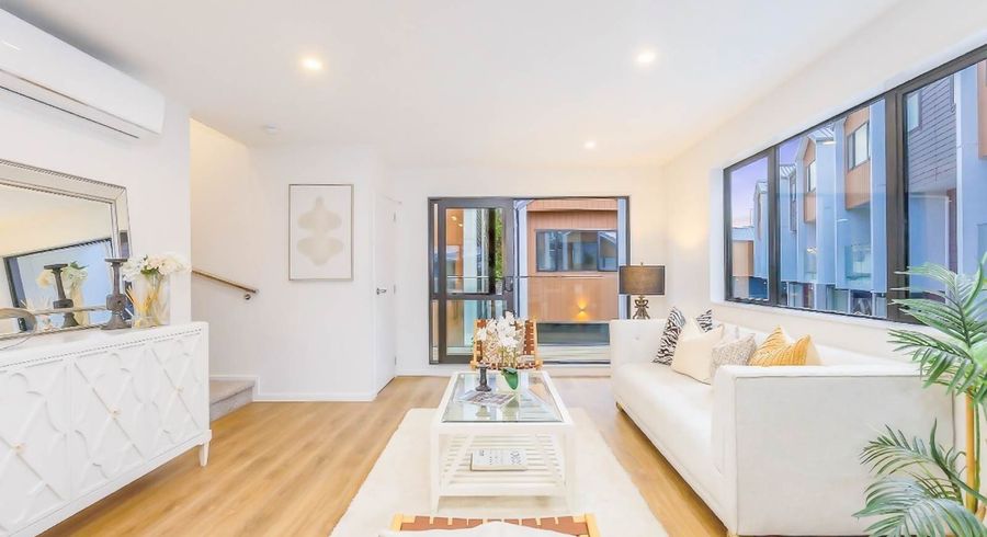  at 8/6 Woodhouse Place, West Harbour, Waitakere City, Auckland