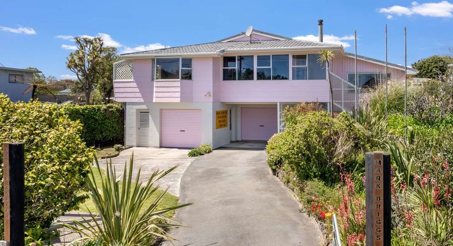  at 14 Manga-Pirau Street, Waikawa Beach, Horowhenua, Manawatu / Whanganui