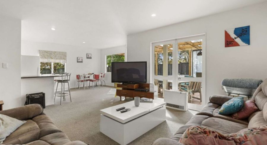  at 2/51 Fields Parade, Oteha, North Shore City, Auckland
