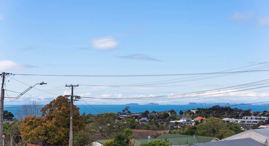  at 33 Arran Road, Browns Bay, Auckland