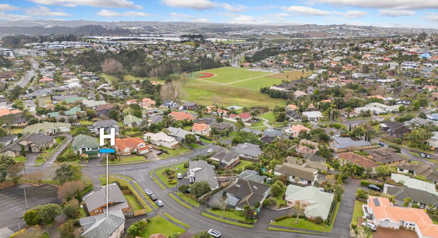  at 2/3 Jacanas Place, Unsworth Heights, North Shore City, Auckland