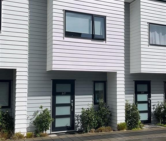  at 3/7 South Pacific Place, Henderson, Waitakere City, Auckland