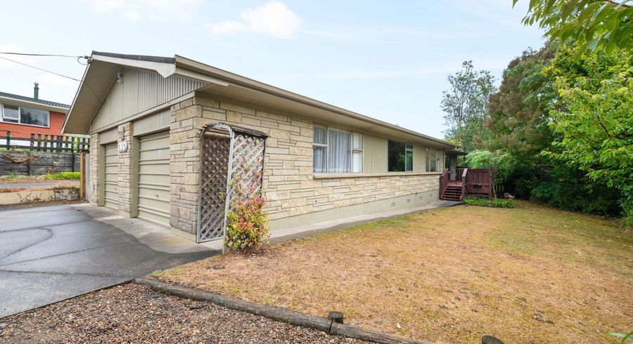  at 2 Houchens Road, Glenview, Hamilton