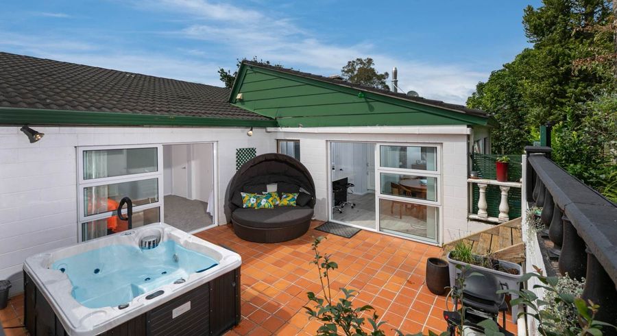  at 1/64 Carlisle Road, Browns Bay, North Shore City, Auckland