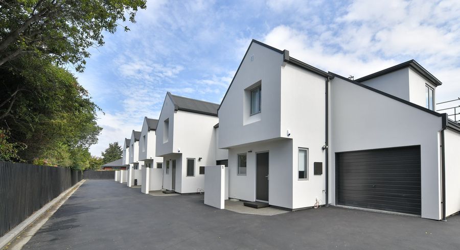  at 2/84 Shakespeare Road, Waltham, Christchurch