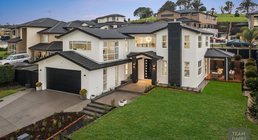  at 9 Henriette Place, The Gardens, Auckland