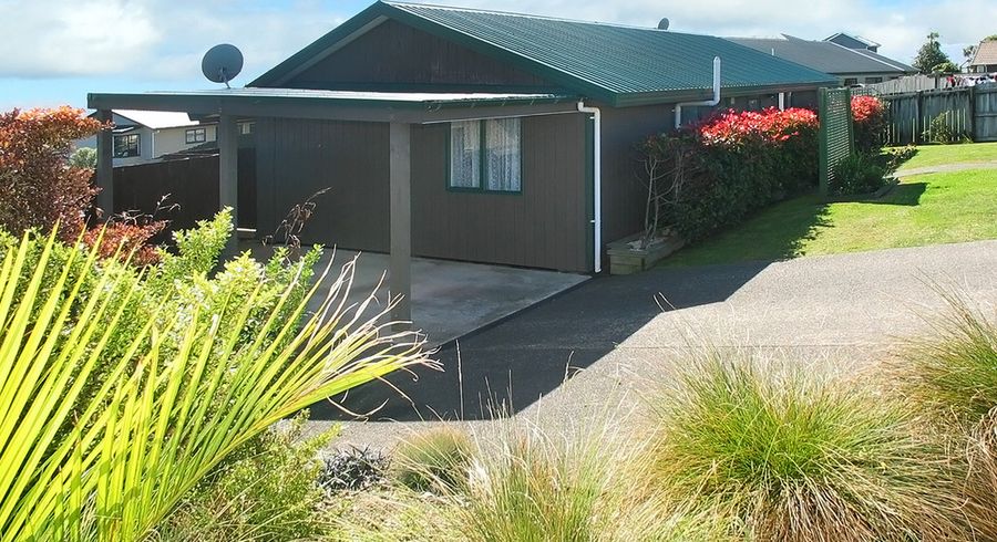  at 4 Coventry Close, Ascot Park, Porirua