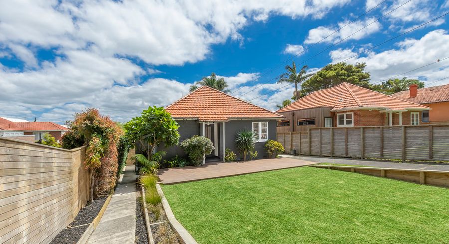 at 2 Nottingham Street, Westmere, Auckland