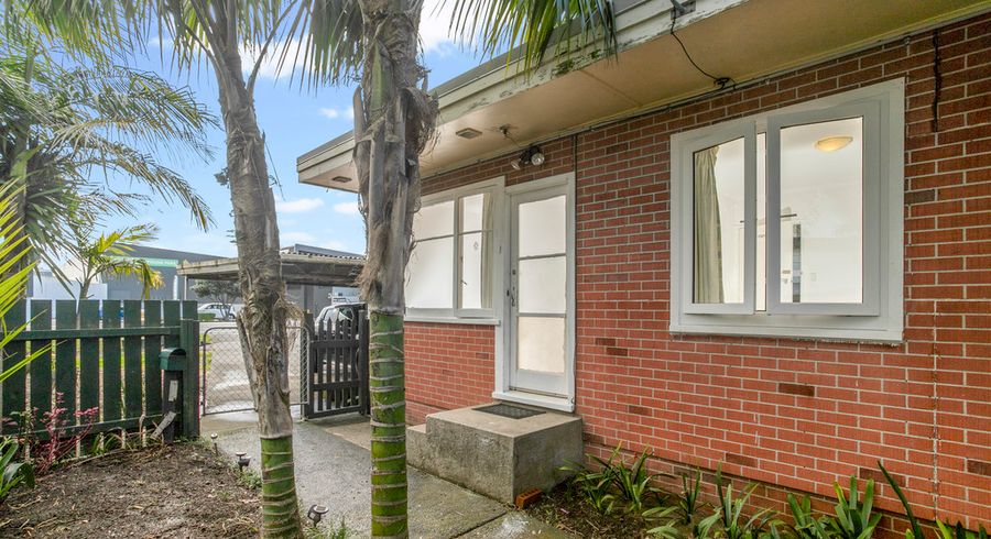  at 1/288 Rosebank Road, Avondale, Auckland