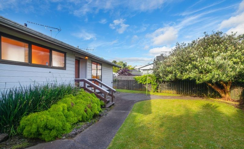  at 2/8 Chichester Drive, Rosehill, Papakura