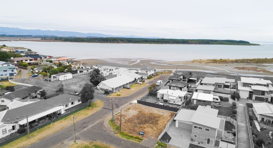  at 1 Hall Place, Foxton Beach, Horowhenua, Manawatu / Whanganui